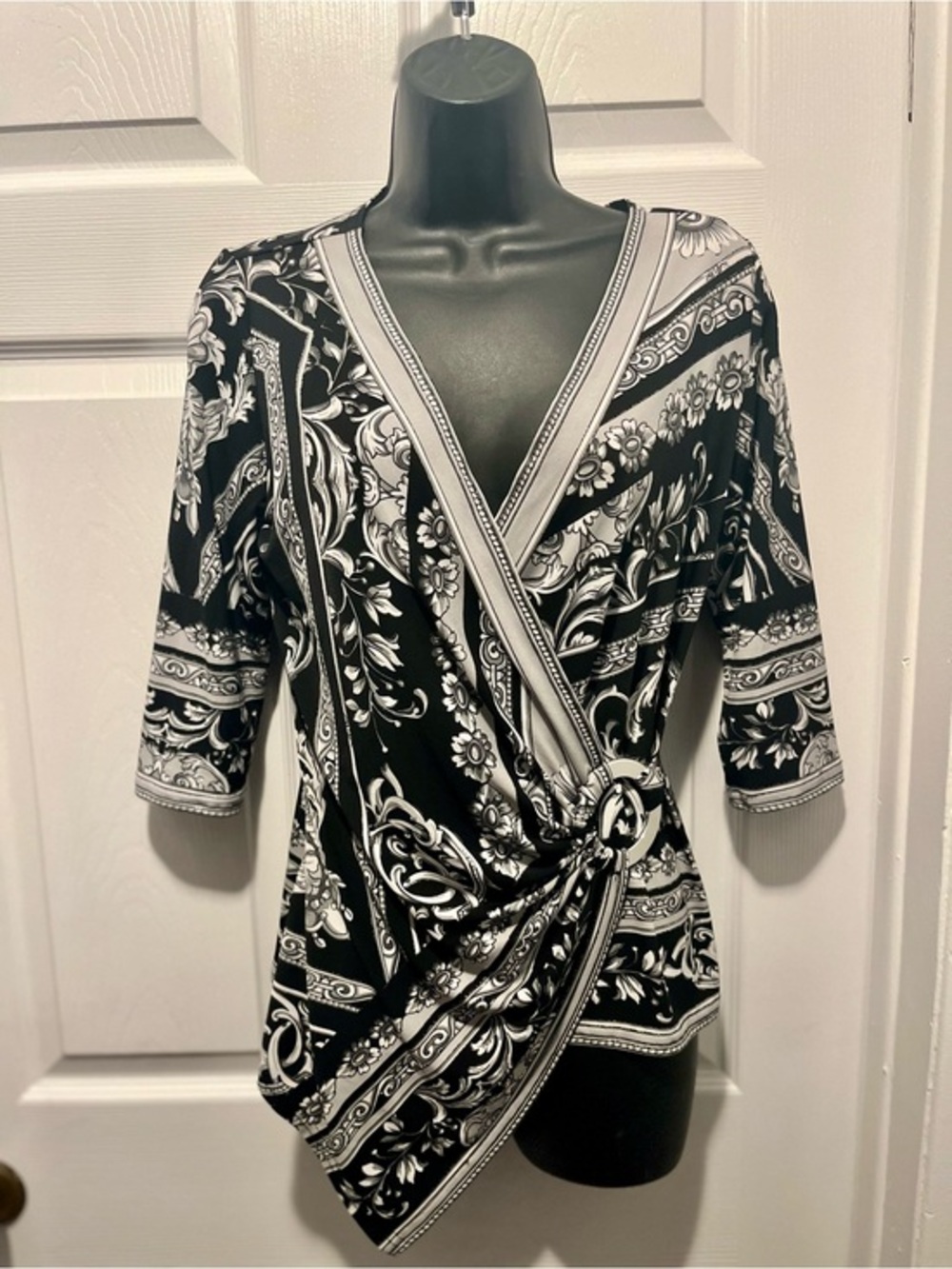 Joseph Ribkoff Top Blouse Asymmetrical 6 Small V-Neck 3/4 Sleeve black white